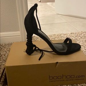 Tie me up! Black heel size 7